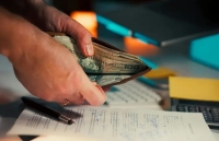 5 signes que vous &ecirc;tes peut-&ecirc;tre dans une relation d&rsquo;abus financier